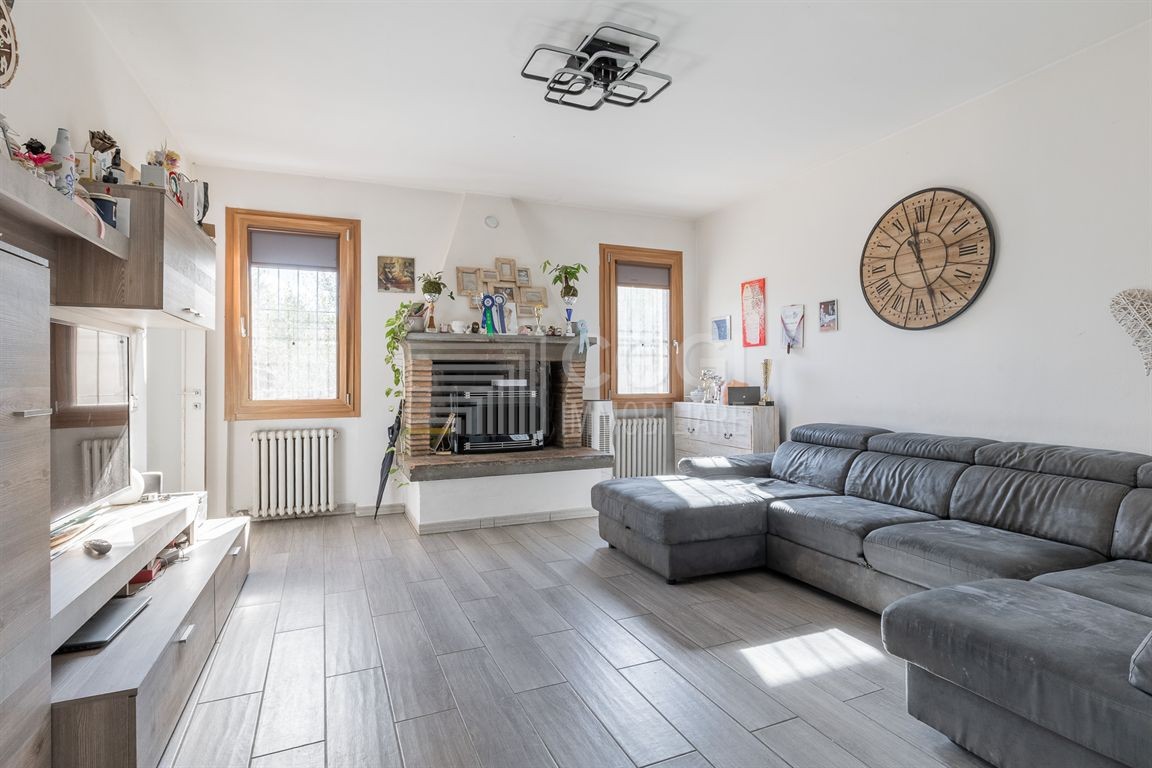 Casa indipendente con ampio giardino nella prima periferia di Lugo