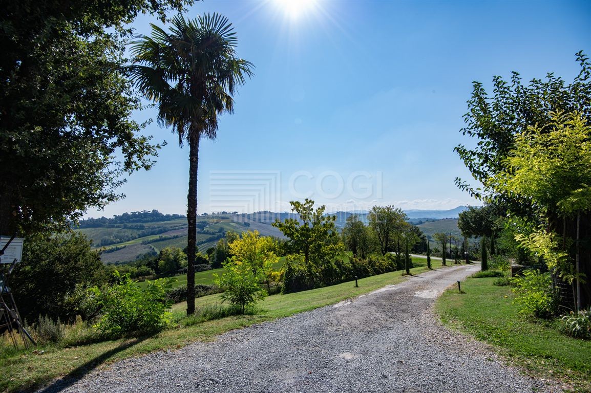 Casa Indipendente con Terreno Agricolo!