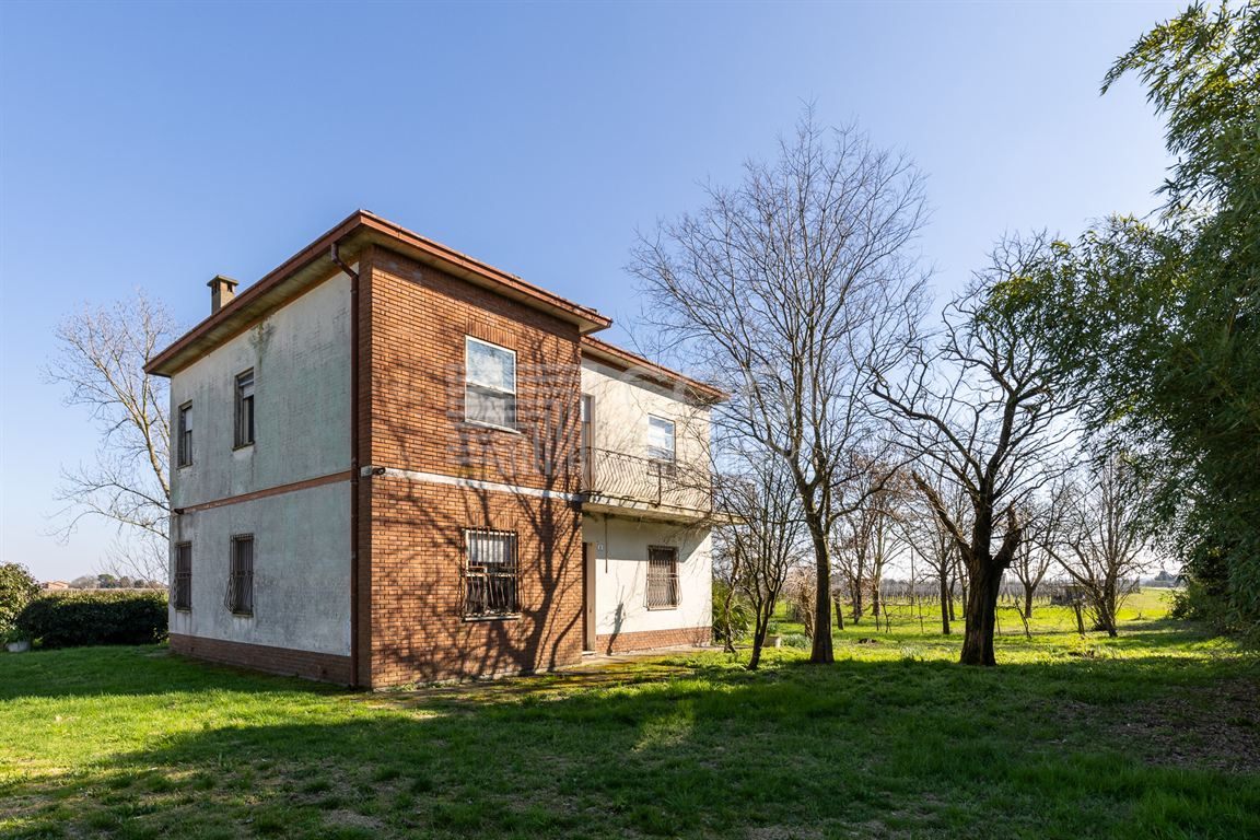 Ampia proprietà con grandi potenzialità