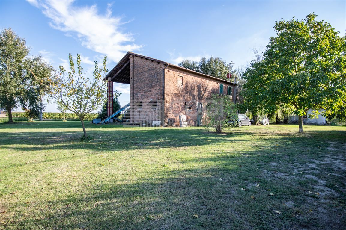 Casa indipendente con ampio giardino a soli 10 minuti da Imola!
