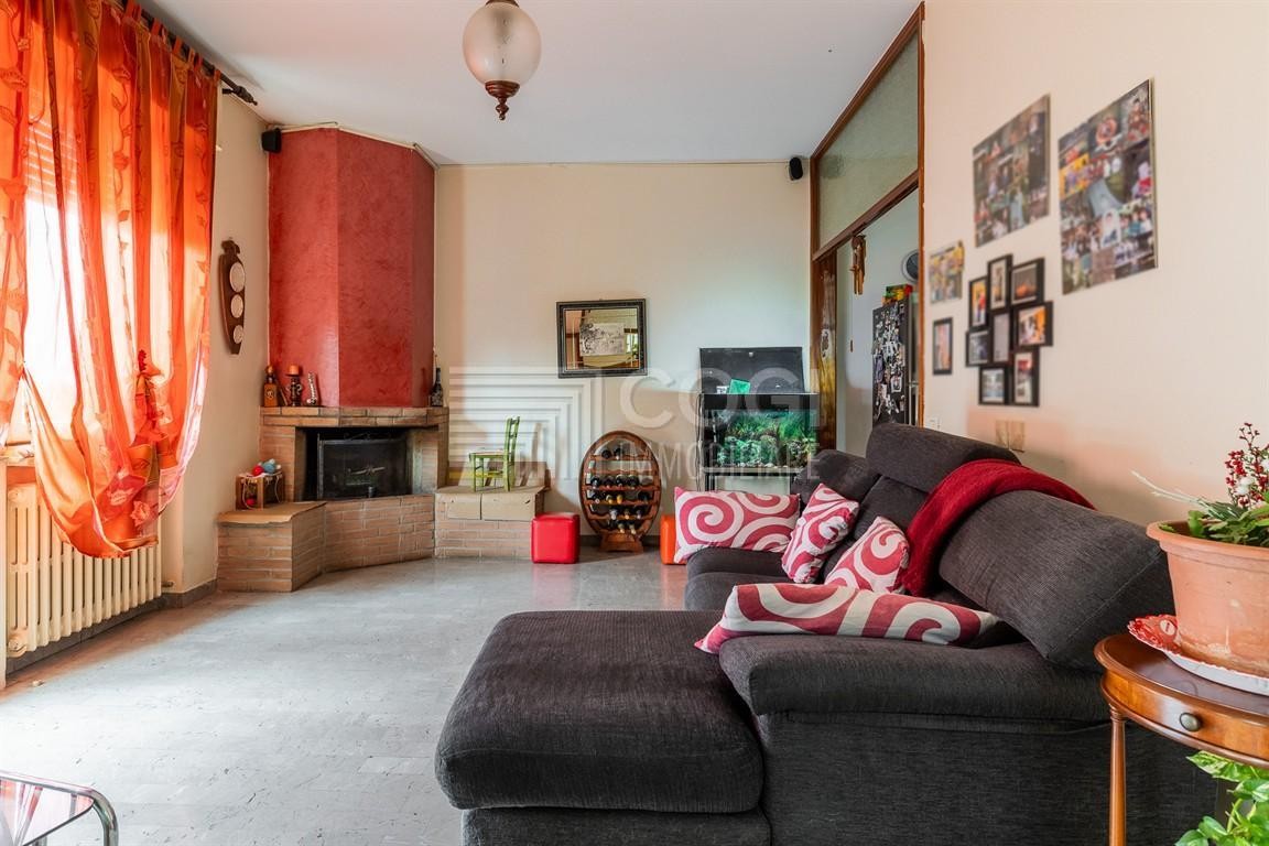 PORZIONE DI CASA LIBERA SU 3 LATI A LUGO