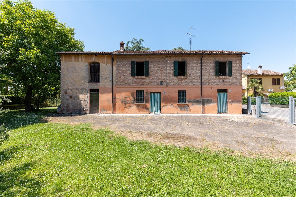 CASA INDIPENDENTE CON GIARDINO