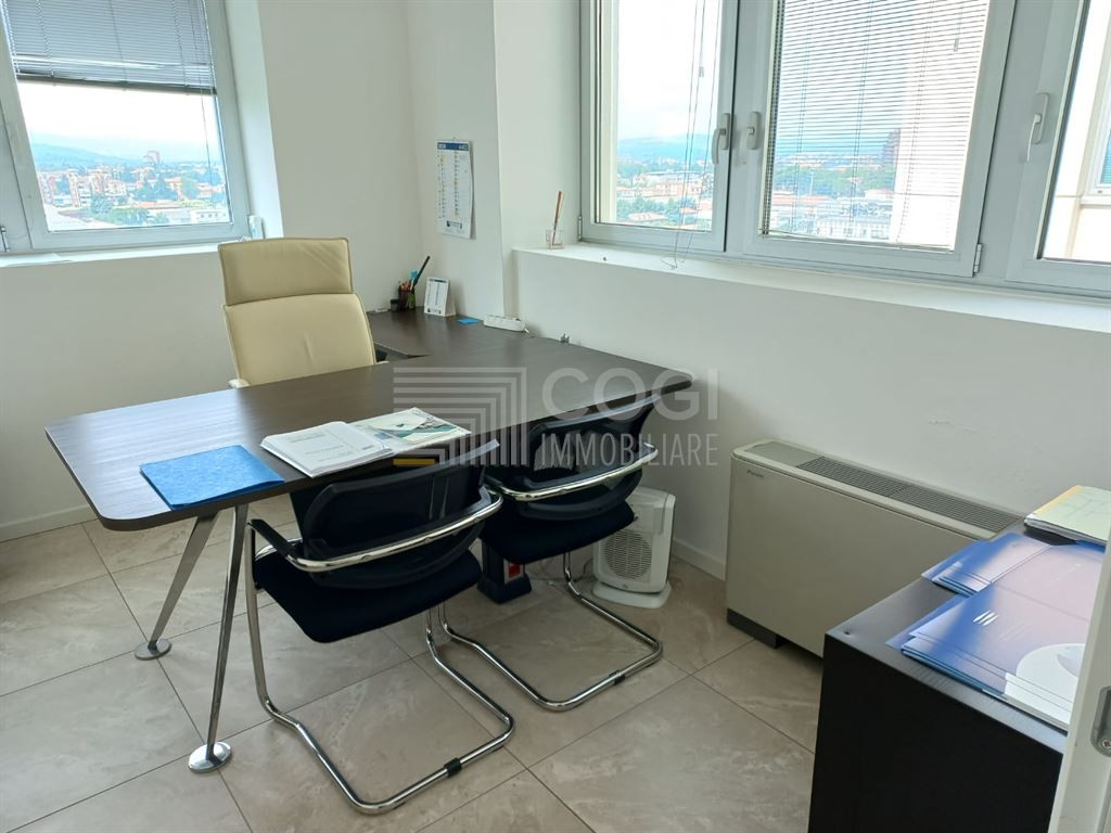 Ampio e luminoso ufficio in ottima posizione ad Imola