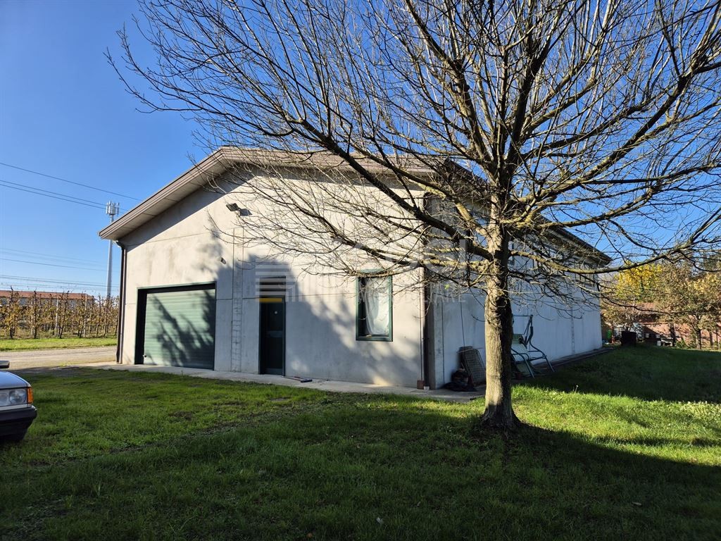 Ampio magazzino in zona strategica!