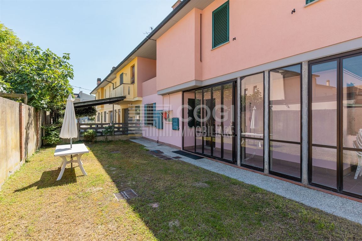 appartamento con ingresso indipendente e giardino