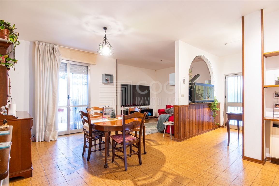 Ampio quadrilocale con ingresso indipendente!